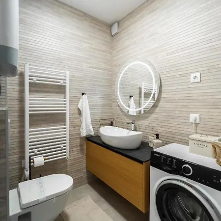 Skyline Retreat Apartment