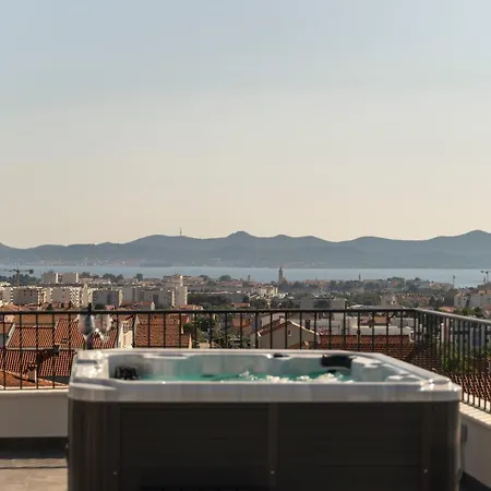 Skyline Retreat - Private Rooftop Wellness Zara
