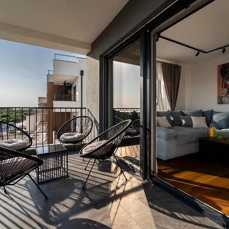 Skyline Retreat - Private Rooftop Wellness Appartamento
