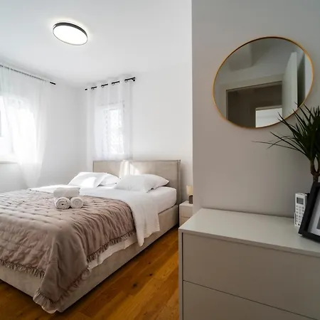 Skyline Retreat - Private Rooftop Wellness Appartamento Zara