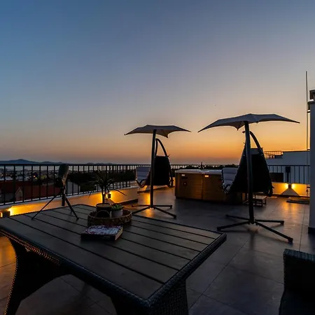Skyline Retreat - Private Rooftop Wellness