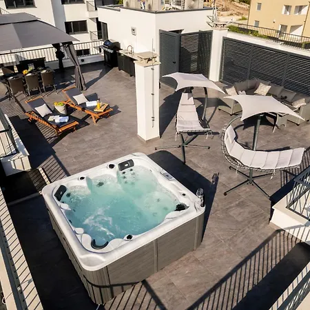 Skyline Retreat - Private Rooftop Wellness