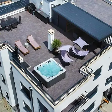 Skyline Retreat - Private Rooftop Wellness Appartamento *