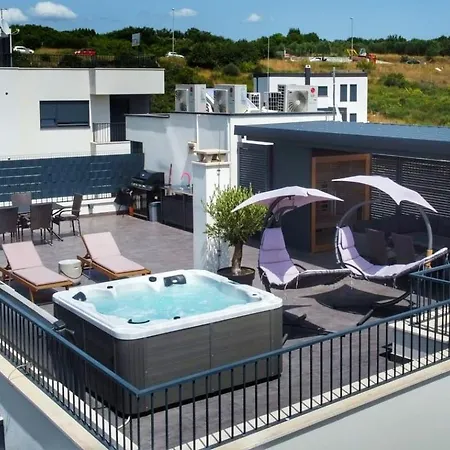 Skyline Retreat - Private Rooftop Wellness Апартаменты Задар