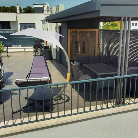 Skyline Retreat - Private Rooftop Wellness Zara