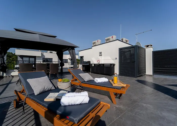 Апартаменты Skyline Retreat *