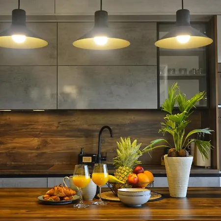 Skyline Retreat - Private Rooftop Wellness