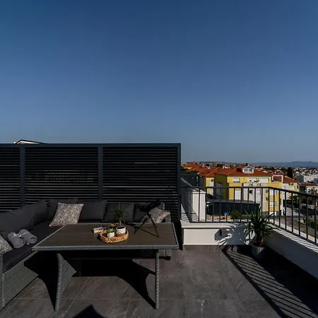 Apartament Skyline Retreat - Private Rooftop Wellness *