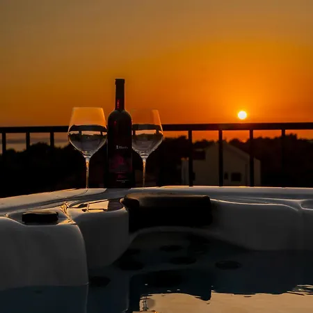 Apartament Skyline Retreat - Private Rooftop Wellness