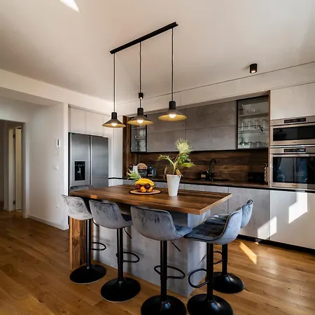 Skyline Retreat Apartment