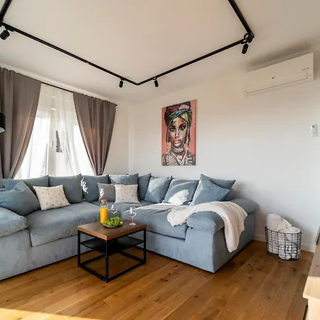 Διαμέρισμα Skyline Retreat - Private Rooftop Wellness *