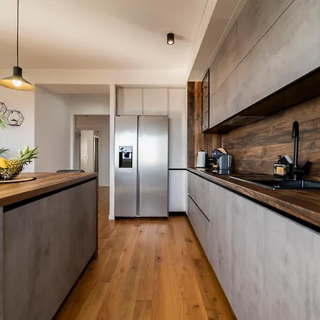 Διαμέρισμα Skyline Retreat - Private Rooftop Wellness Ζαντάρ