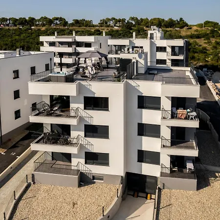 Apartament Skyline Retreat - Private Rooftop Wellness *