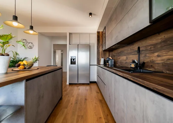 アパート Skyline Retreat ザダル